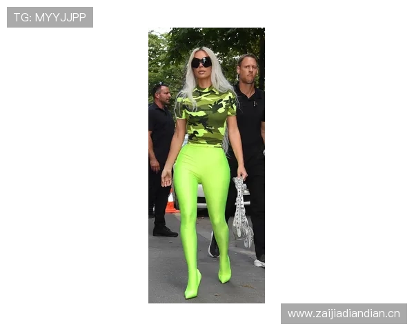 威少衣柜里塞满紧身衣，训练完直接换上荧光色高叉泳裤出门？