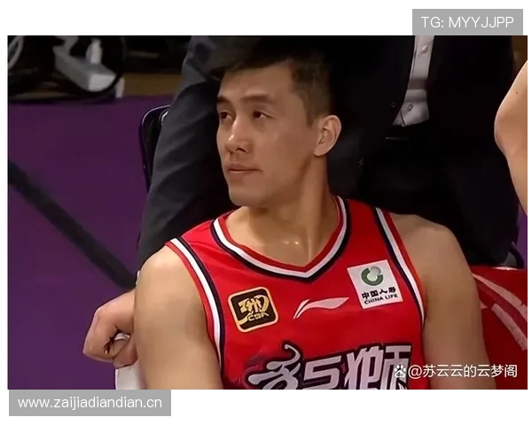 郭艾伦一边豪掷百万买豪车一边还在拼命挤地铁，真是两重天啊！